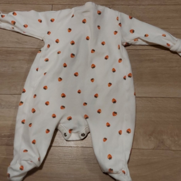 Old navy 0-3 month onsie - Picture 3 of 3